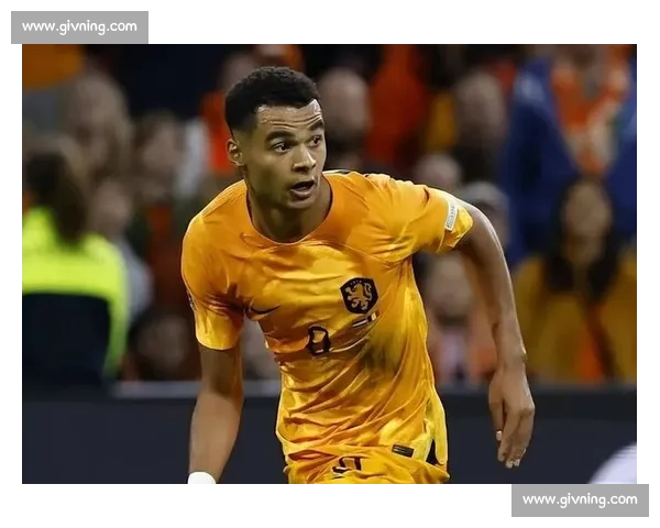 多家豪门紧盯夏窗转会传闻巨星去向引发连锁猜想升级风暴持续发酵